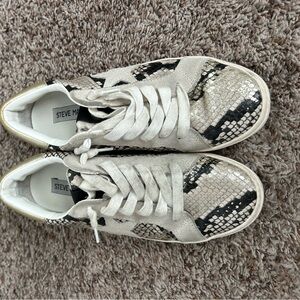 Women's Casual Sneakers